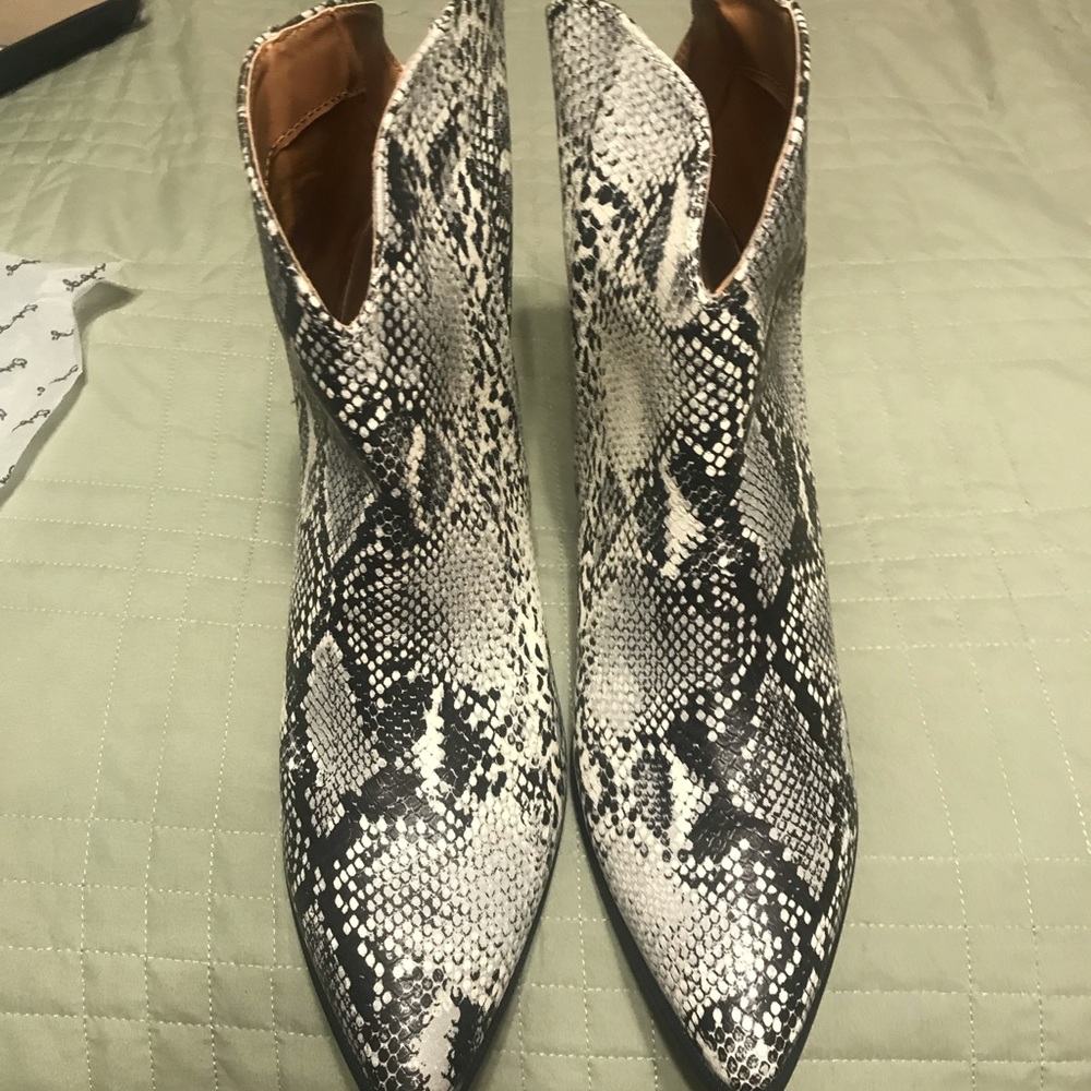 Snake skin boots - Picture 3 of 7